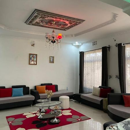 Hostel Evelina House Boma la Ngombe Exteriér fotografie
