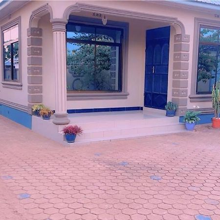 Hostel Evelina House Boma la Ngombe Exteriér fotografie