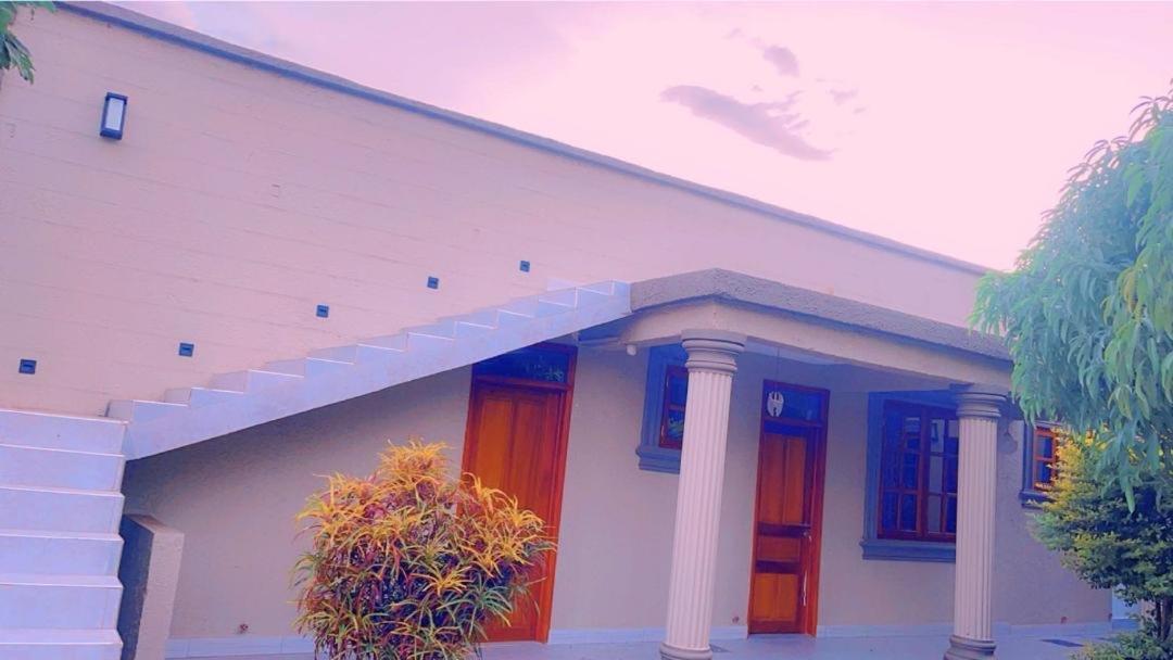 Hostel Evelina House Boma la Ngombe Exteriér fotografie