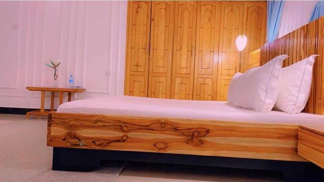 Hostel Evelina House Boma la Ngombe Exteriér fotografie